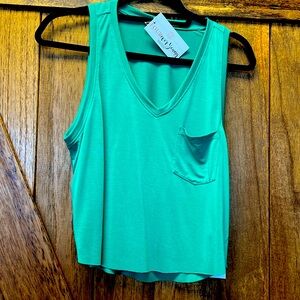 New super cute crop tank!💚